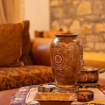 Tihio Pool & * Tichio