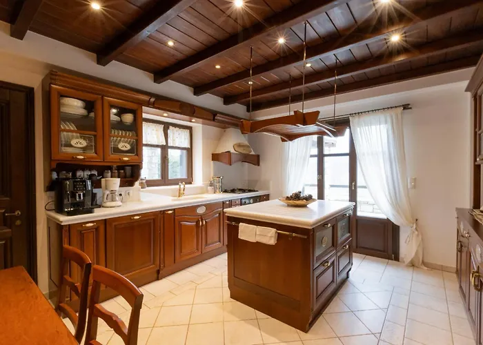 Tihio Pool & * Tichio